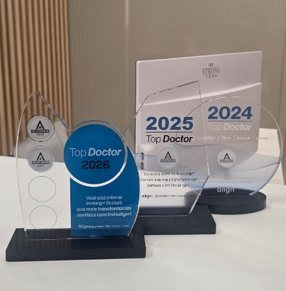 Troféus Top Doctor Invisalign de 2024, 2025 e 2026